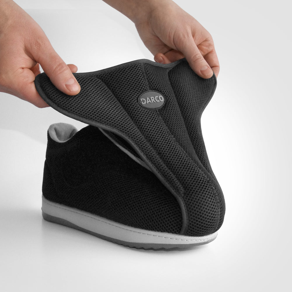 
                  
                    Illustrating how to adjust the All Round Shoe by DARCO
                  
                
