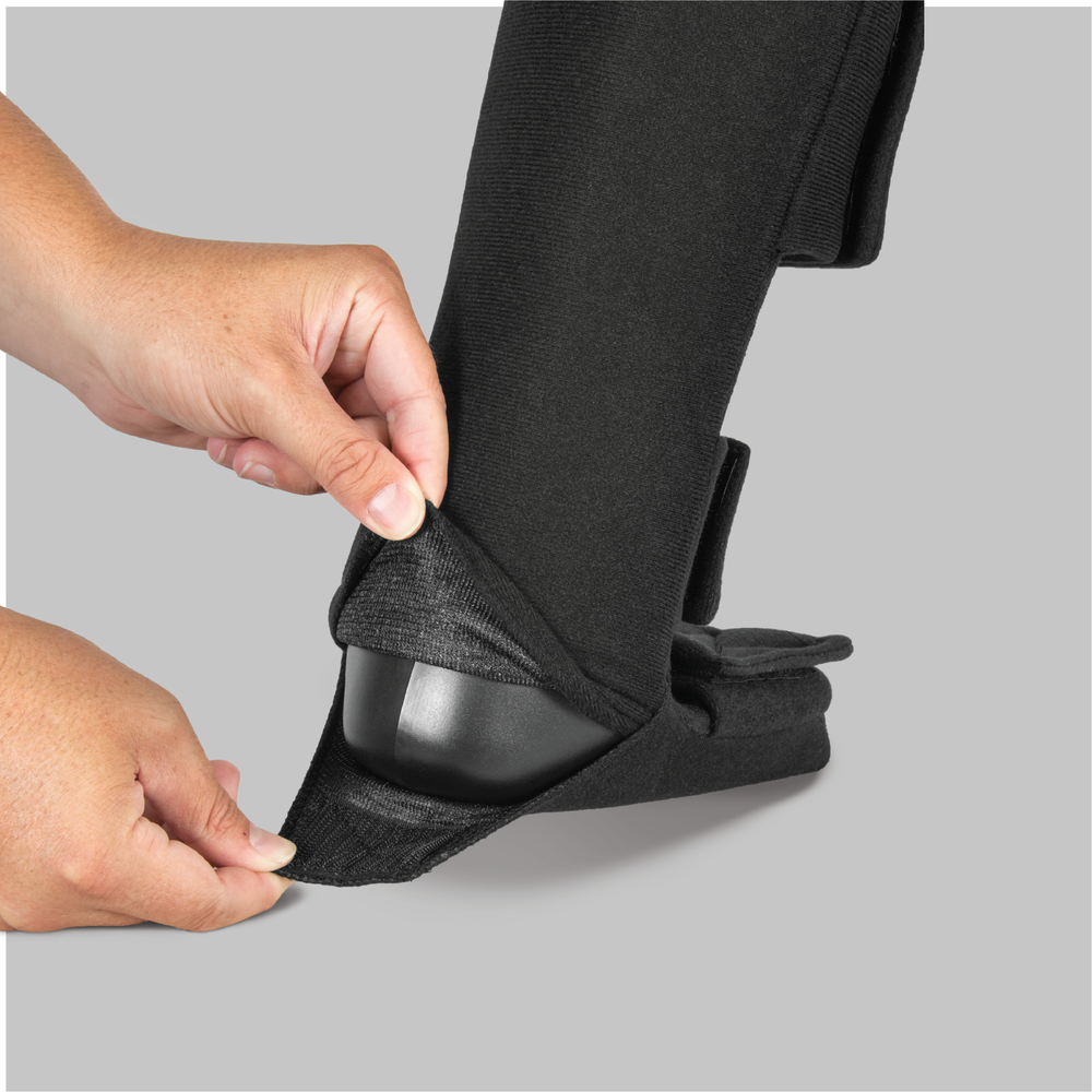 
                  
                    Rigid shell keeps foot at 90 degrees
                  
                